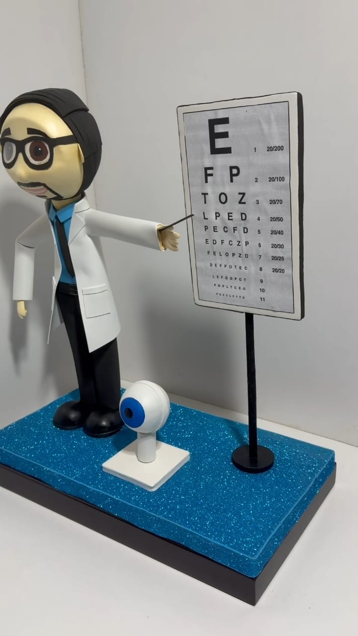 Personalized Eye Doctor Keepsake Gift for Men — Celebrate His Career